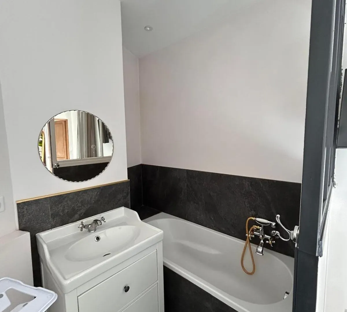 Coeur Saint Raphael-Appartement Chic A 150M De La Mer 0*, Saint-Raphael (Var) France